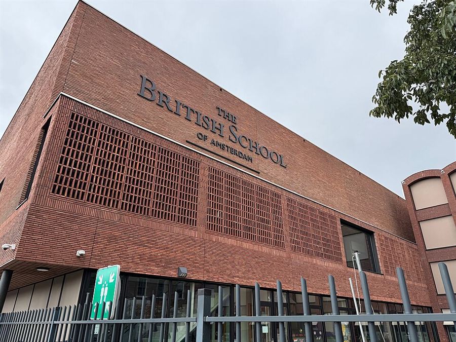 브리티시 스쿨 오브 암스테르담 The British School of Amsterdam 네덜란드 암스테르담 2년 계약 가족들이